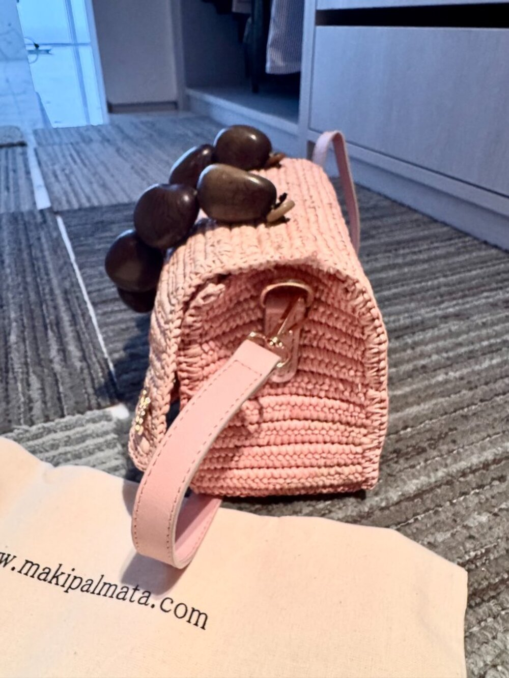 Maki Palmata Pink Raffia Tagua Beaded Shoulder Bag - Picture 3 of 9